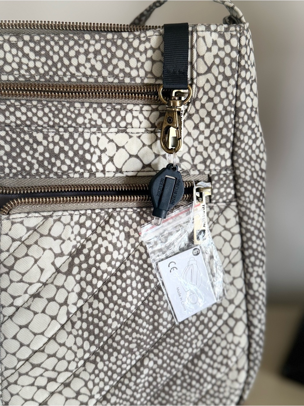 Travelon Anti-Theft Crossbody Bag - Picture 13 of 13